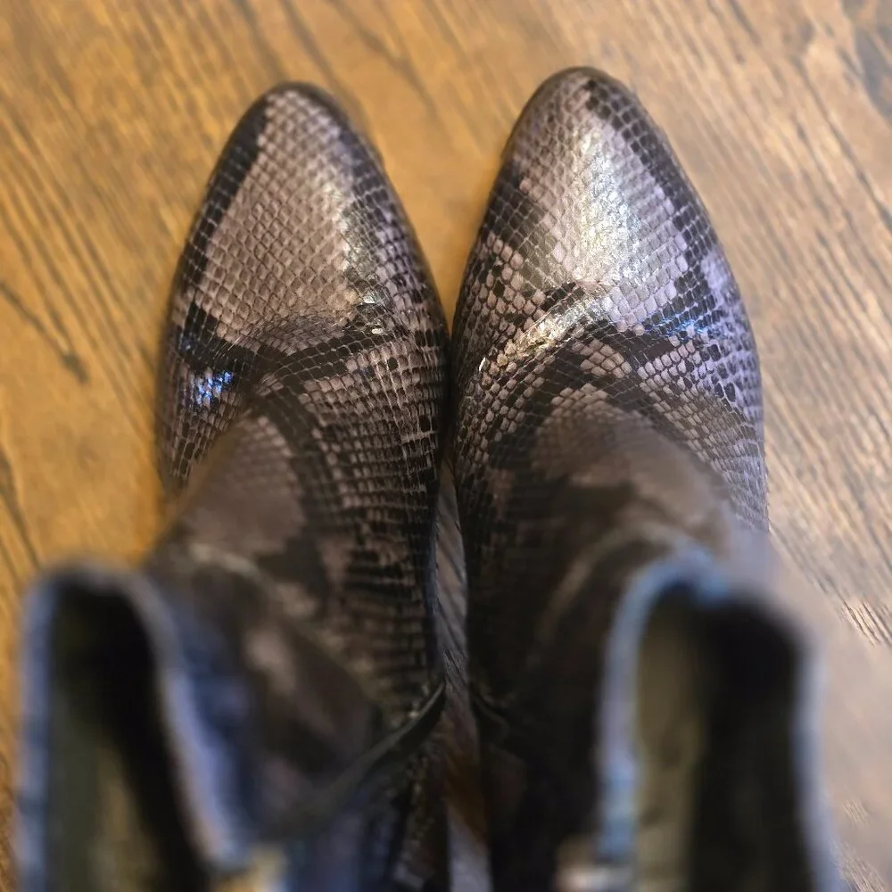 MARC FISHER Women's Dyvine Ankle Boot -size 7.5 - Gray & Black Snakeskin